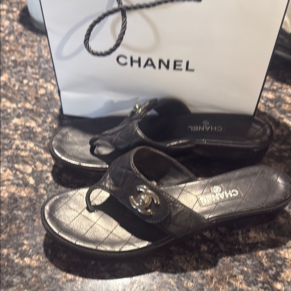 CHANEL Black Sandals Luxurious Open-Toe Design - Picture 1 of 4